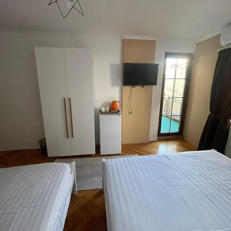 Guesthouse 12A Пристина Екстериор снимка