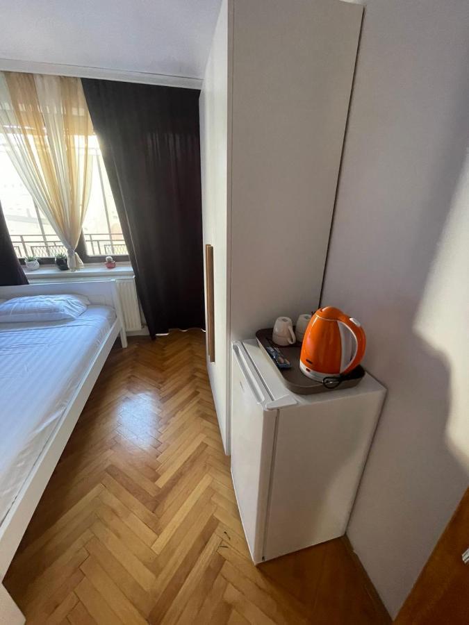 Guesthouse 12A Пристина Екстериор снимка