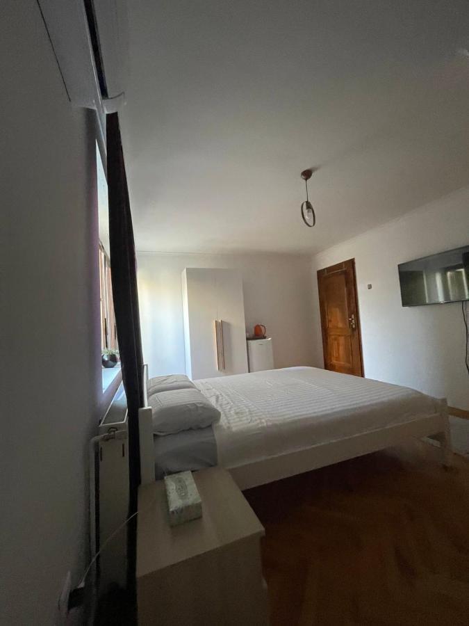 Guesthouse 12A Пристина Екстериор снимка