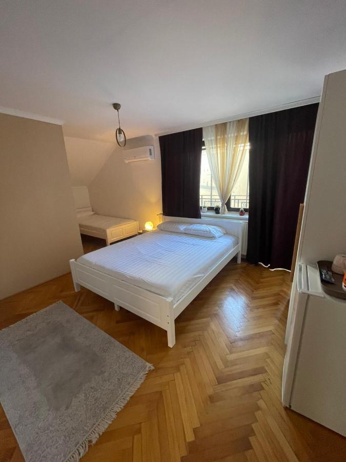 Guesthouse 12A Пристина Екстериор снимка