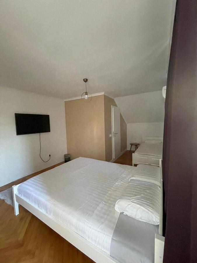 Guesthouse 12A Пристина Екстериор снимка
