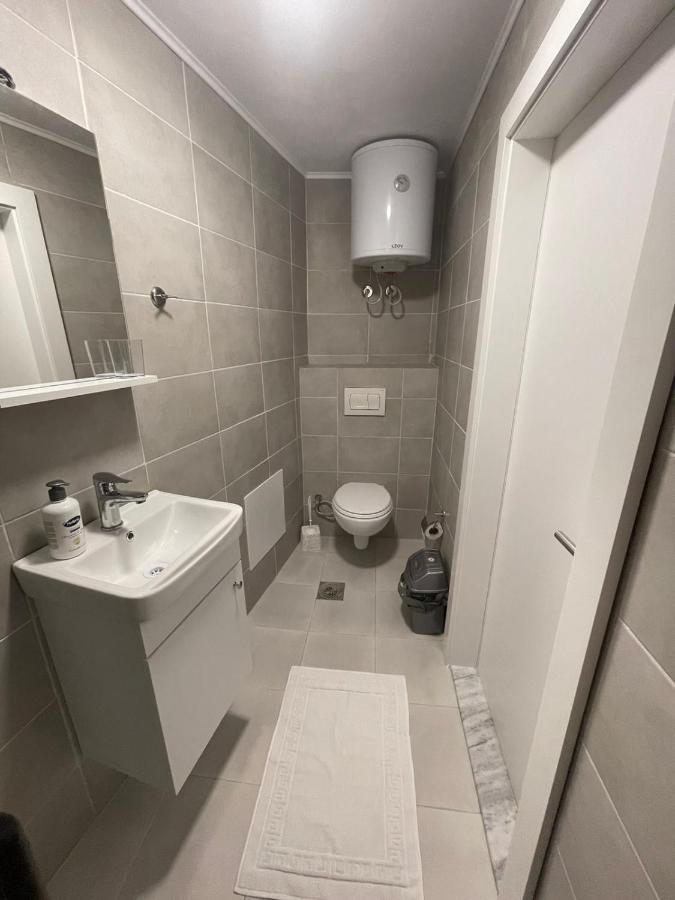 Guesthouse 12A Пристина Екстериор снимка