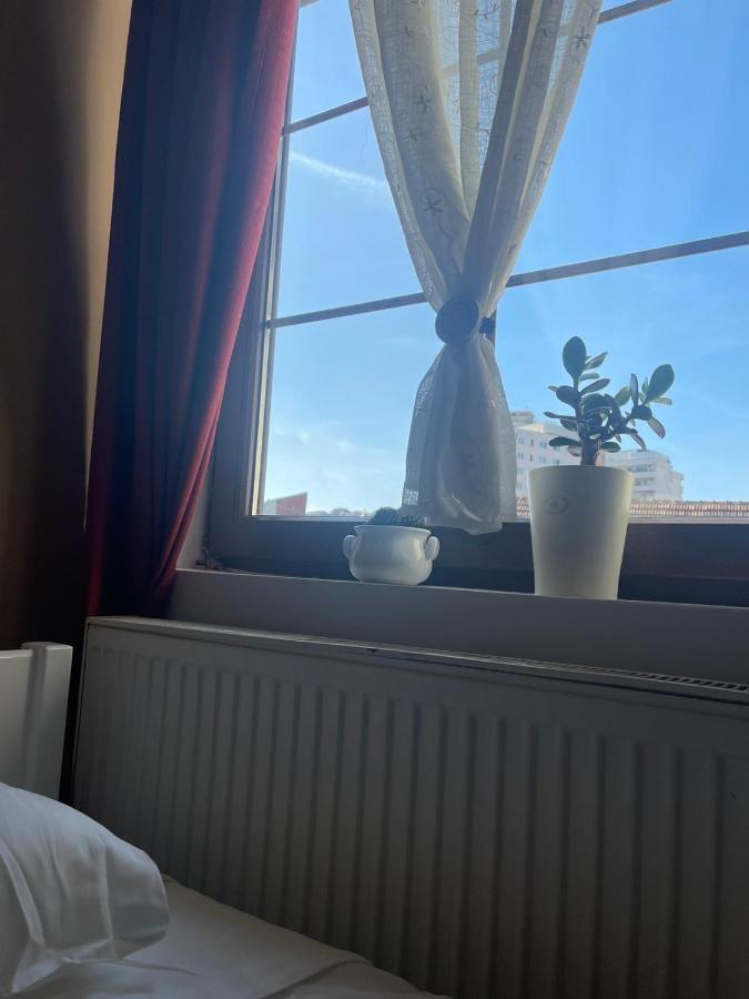 Guesthouse 12A Пристина Екстериор снимка