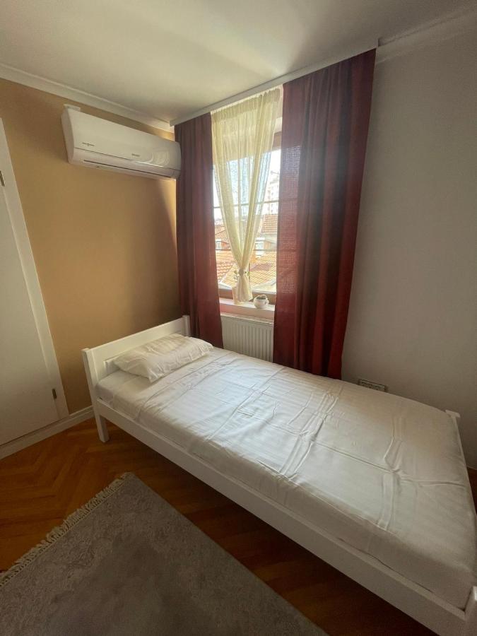 Guesthouse 12A Пристина Екстериор снимка